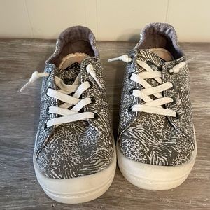 New Roxy Athletic Shoes 6.5 Camo green